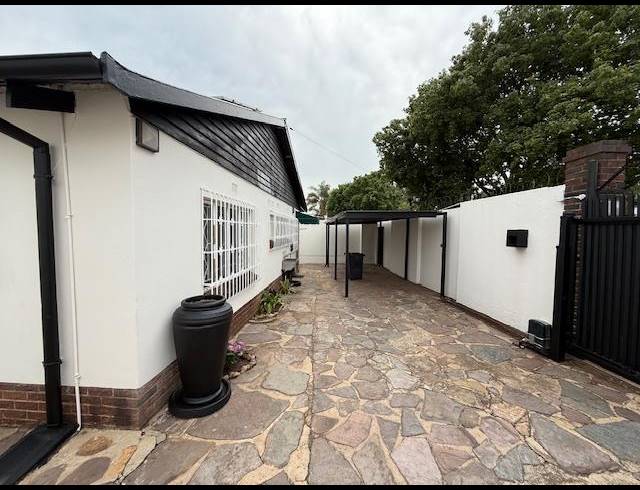 2 BEDROOM PROPERTY TO RENT IN NORWOOD